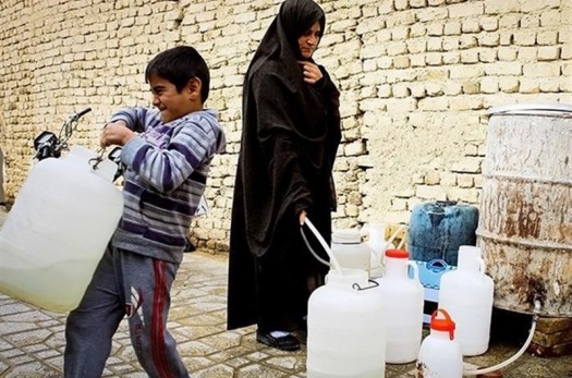 تأمین آب شرب روستاهای قشم با آب ازپیش ذخیره‌شده/آب هنوز قطع است