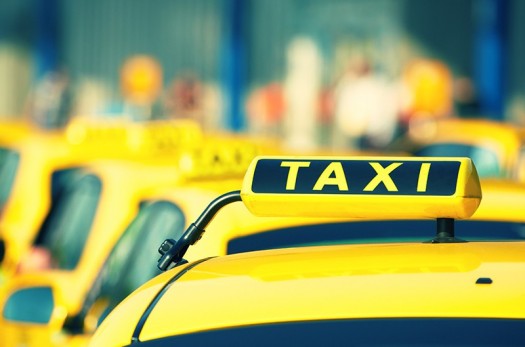 تاکسی ‌های اینترنتی با نظارت سازمان حمل و نقل فعالیت کنند