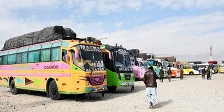 امدادرسانی پلیس به ۵ اتوبوس حامل زائران پاکستانی