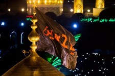 پرچم جدید گنبد حرم امام حسین(ع) در آستانۀ محرم آماده شد +عکس